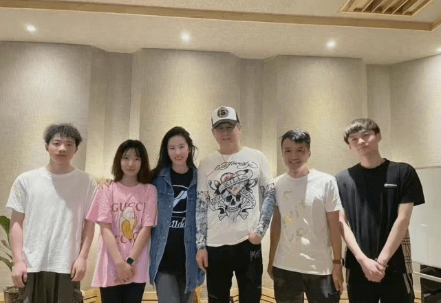 舒畅 舒畅刘亦菲最新合影曝光！刘亦菲穿LV像阔太，舒畅美貌逆袭更吸睛