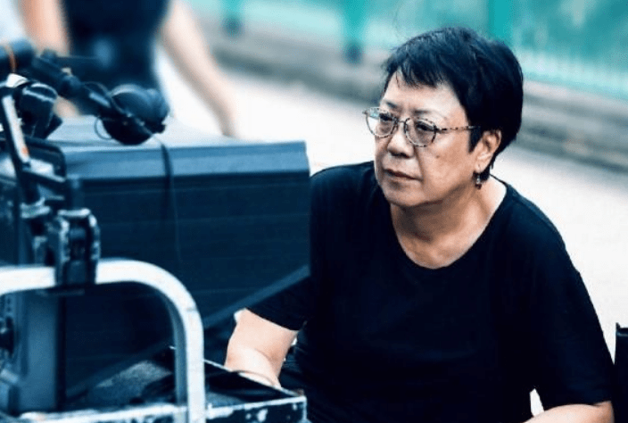 因为|许鞍华因《第一炉香》被质疑，却不知她一生奉献给电影，一生未婚