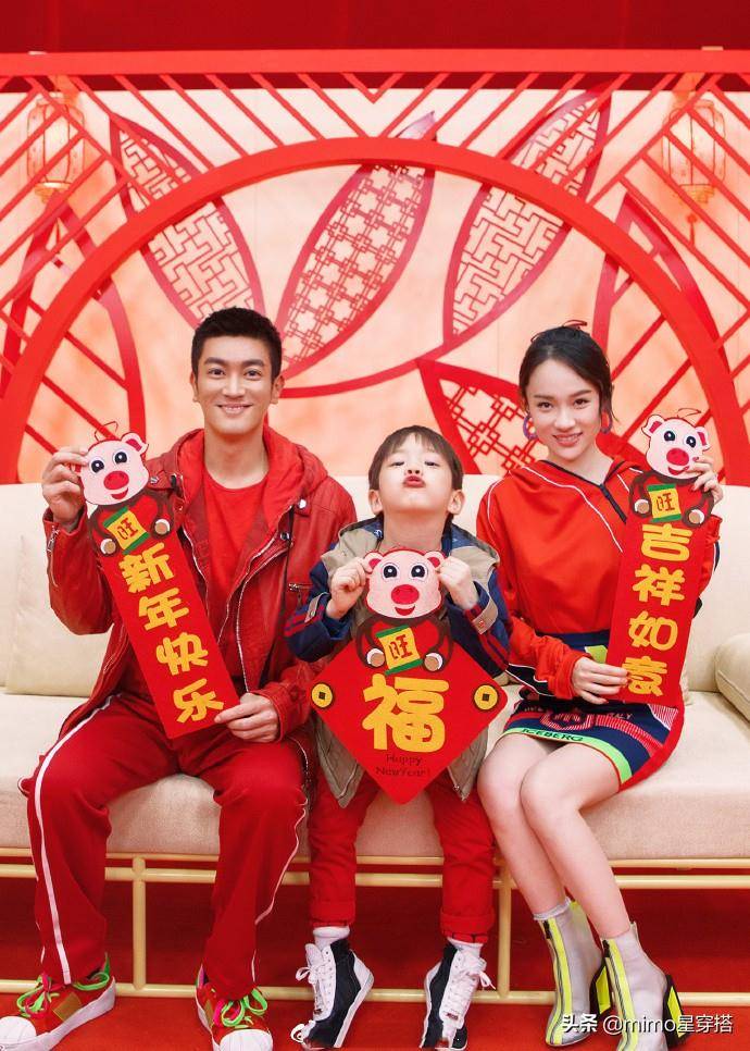 感觉 一家三口登春晚，霍思燕比小5岁的杜江还年轻，却被儿子呆萌抢镜