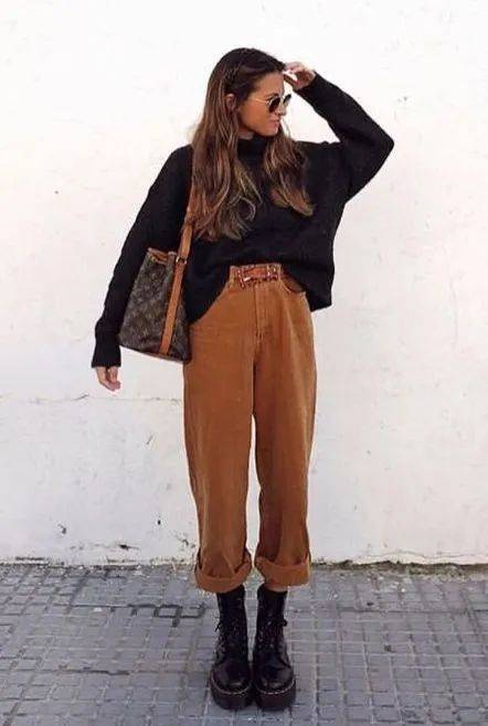 灯芯绒 别再穿高跟鞋了,奶奶裤+短靴才是今年秋冬最流行!