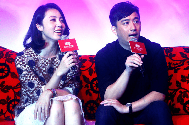 显得 黄磊老婆孙莉颜值真抗打,生图下脸上也没什么皱纹,看着还很年轻