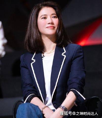 袁咏仪 一套穿搭比较森女文艺风，适合温柔优雅的女孩子