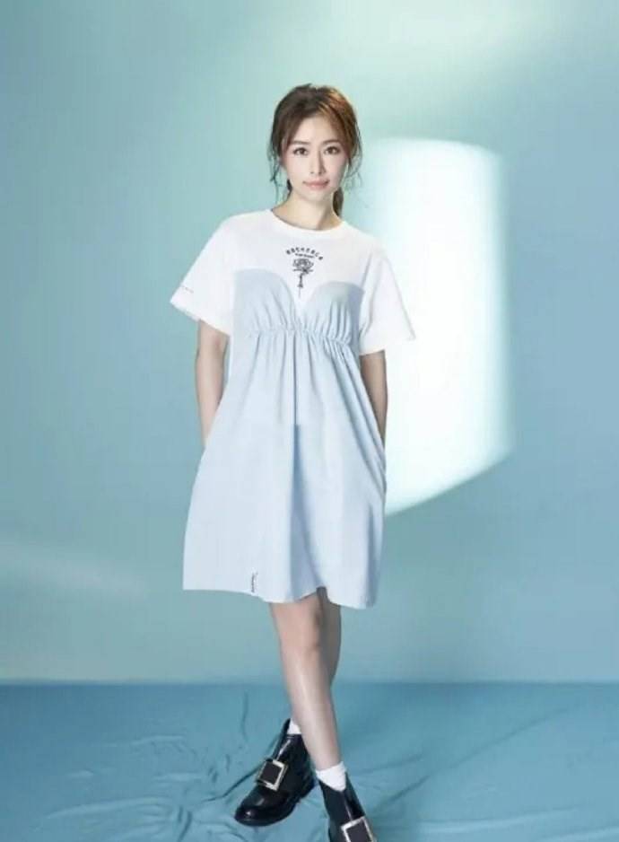 霍建华 林心如夫妇出门，T恤“塞裤腰”证明自己没怀孕，霍建华瘦了一圈！