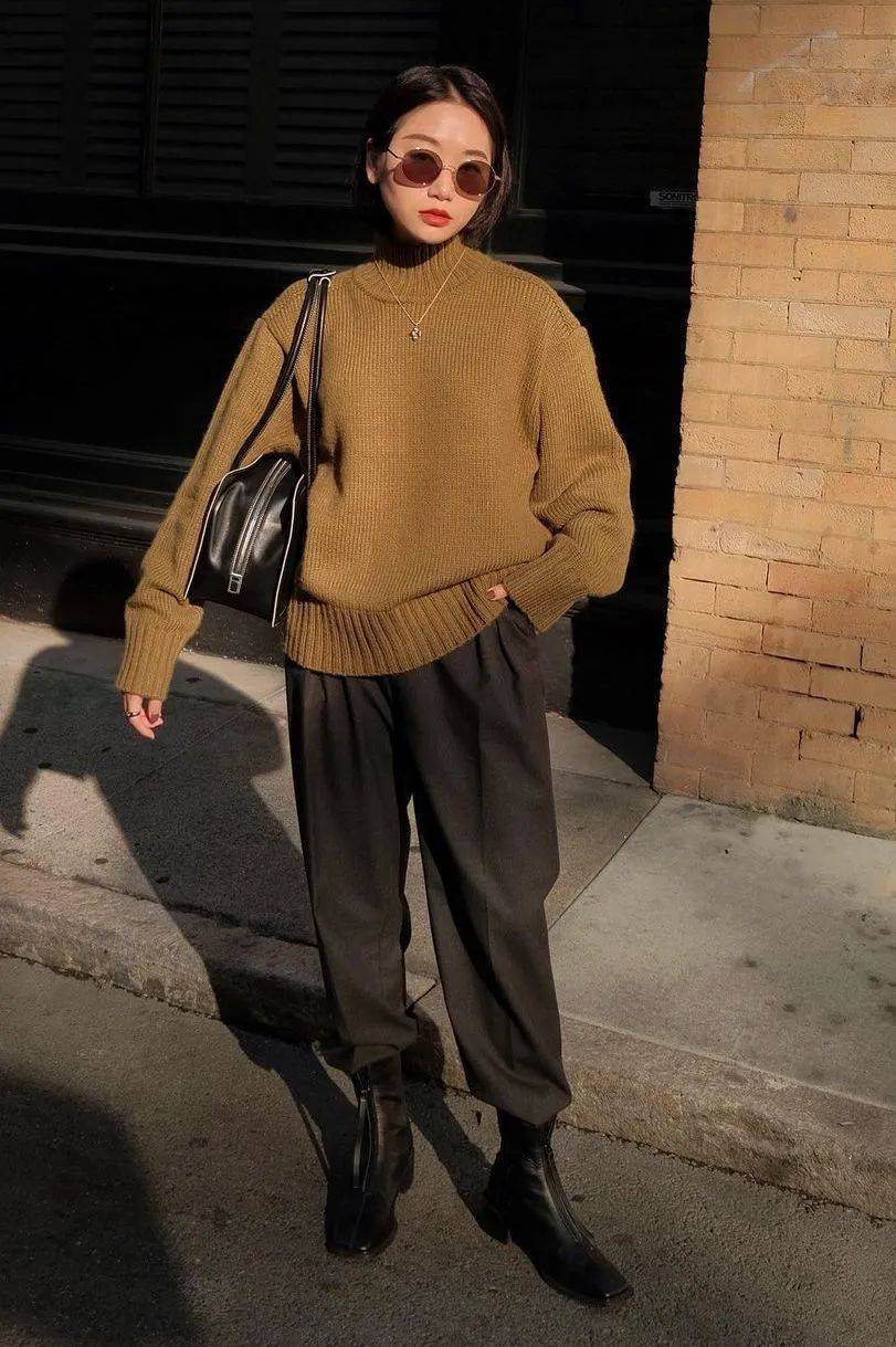 灯芯绒 别再穿高跟鞋了，奶奶裤+短靴才是今年秋冬最流行！