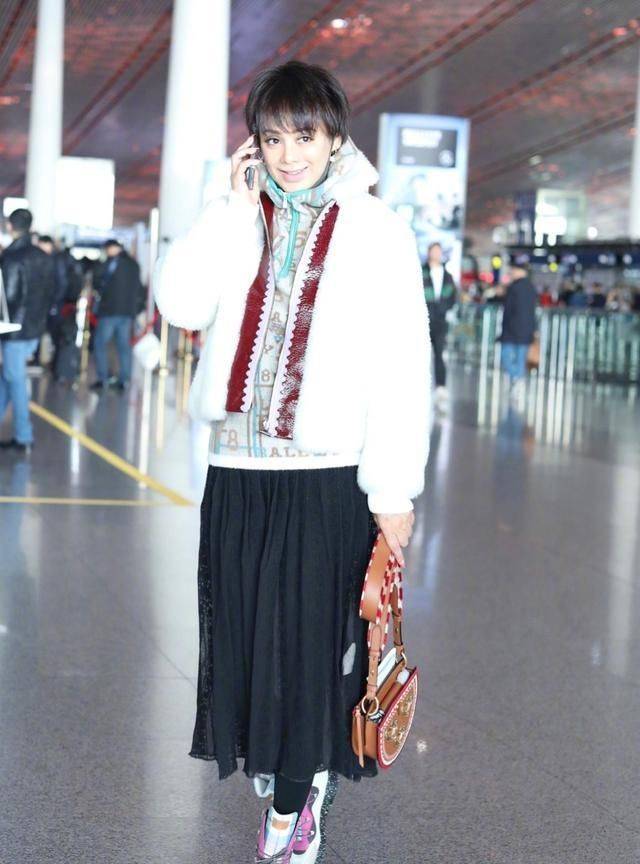 卫衣 宁静在雪地里熏腊肉,穿羽绒服戴围巾,50+也能穿的保暖时尚!