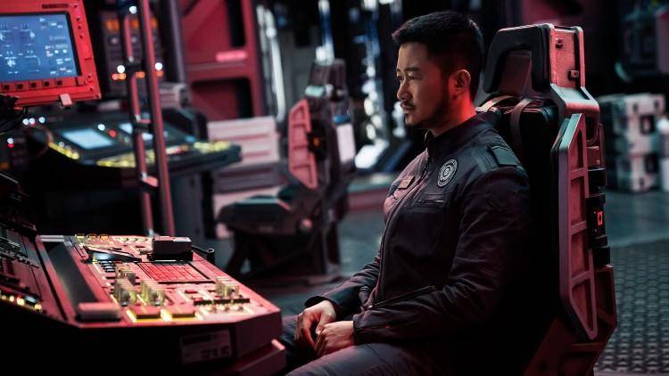 空间站|《流浪地球》MOSS圈粉，知道配音是谁后，网友纷纷表示背后发凉