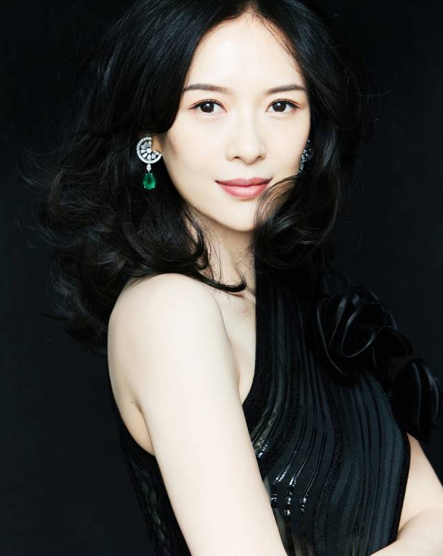 美貌你离女明星只差一个唐毅？他才是让章子怡姚晨美貌飙升的神笔马良