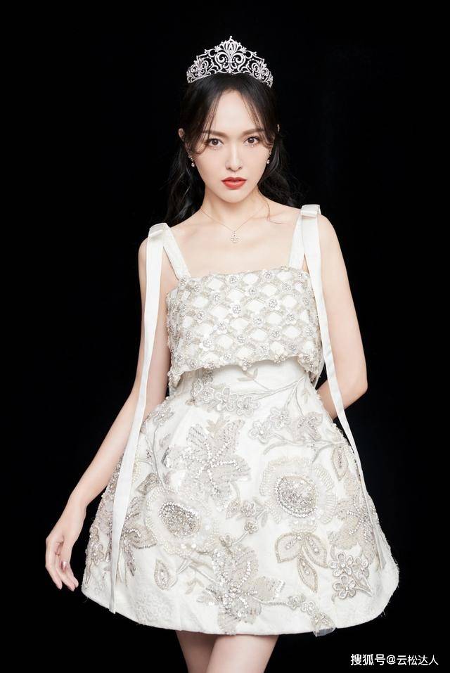 饰品 唐嫣美出新高度，穿吊带裙清新优雅，172的身高竟然还这么瘦