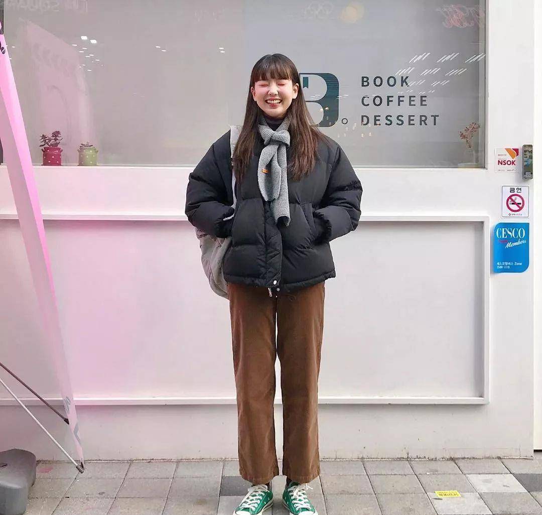 姐妹 今冬流行“靴子＋阔腿裤，卫衣＋羽绒服”，这么穿活该你美！