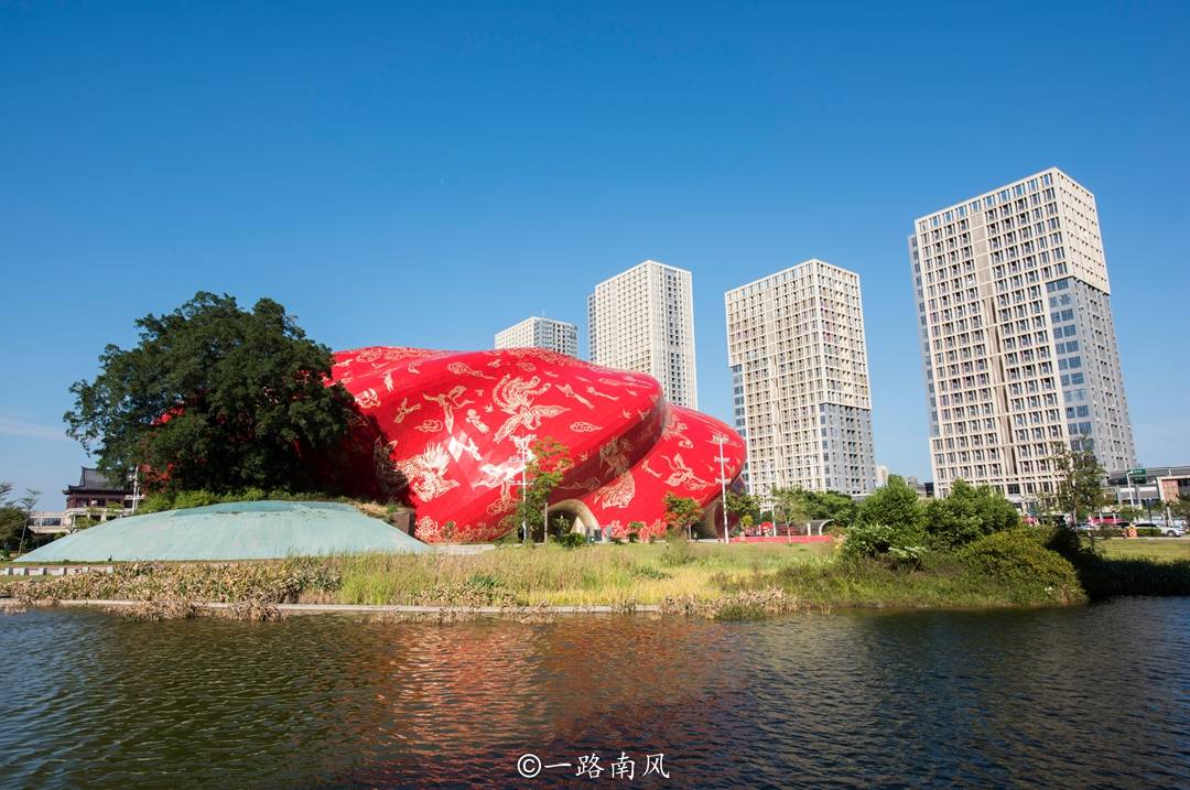 五花肉|广州出现造型像“五花肉”的建筑，有人吐槽很丑，有人觉得有创意