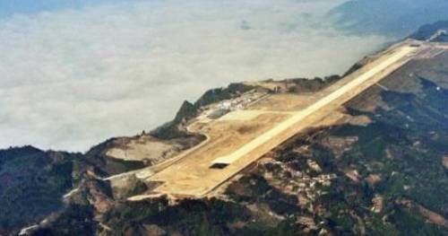 全球唯一建造在山顶的机场，听到名字就觉得很危险，就在广西省内