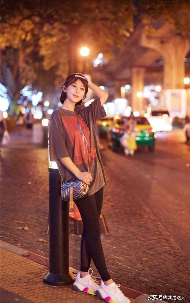 整体 从可爱转型到气质，建议学习杨紫的穿搭“三部曲”，尽显优雅
