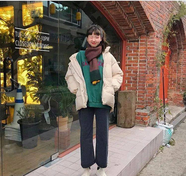 姐妹 今冬流行“靴子＋阔腿裤，卫衣＋羽绒服”，这么穿活该你美！