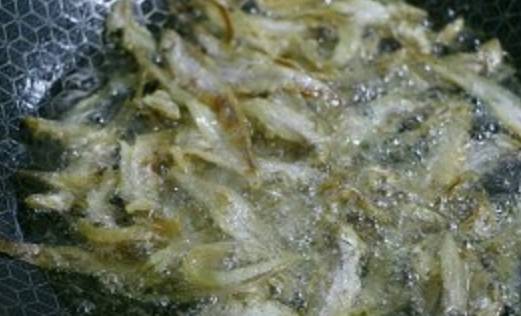 花椒|做小鱼干时,要不要焯水?很多人都不懂,难怪自制小鱼干不辣不香