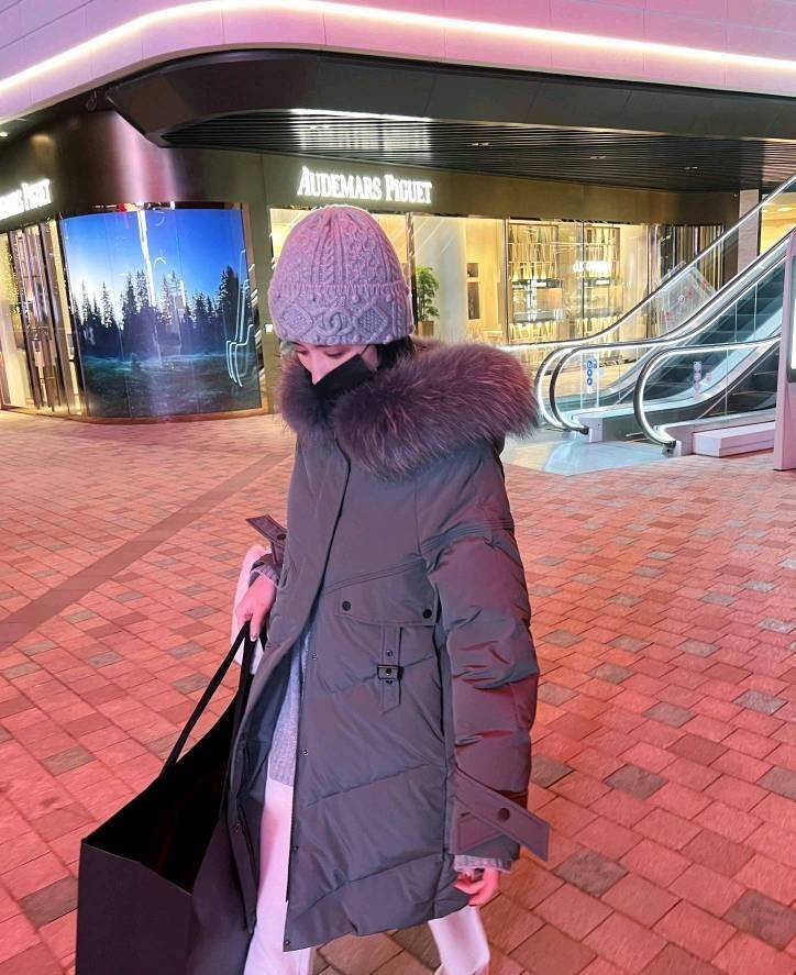 黑色 冬天穿搭显瘦不臃肿，只需记住一点，让你美美地度过冬天
