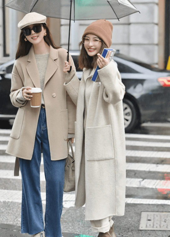 姐妹 冬天了怎么穿？建议和姐妹安排上“闺蜜装”，出街回头率百分百！