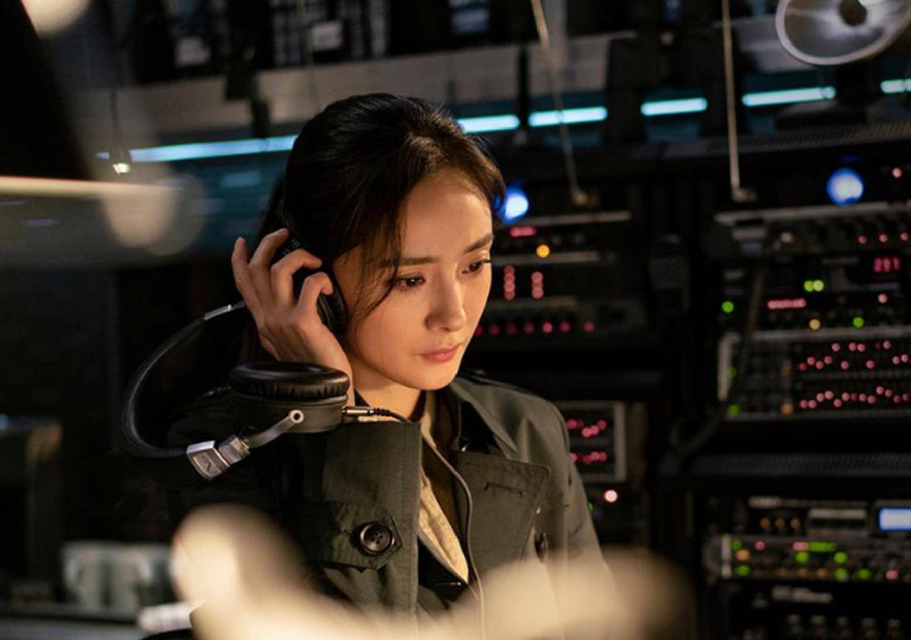 《暴风眼》的主要内容是什么?