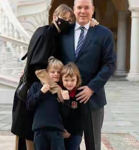 赡养费|摩纳哥夏琳王妃从南非返回，和丈夫甜蜜同框，力破离婚传闻