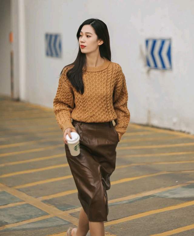 服装 不想成为别人眼中的“大妈”，穿对了很关键，可以试试裙装穿搭