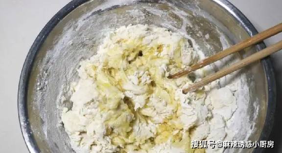 蔥花|早餐別再吃油條了，教你做營(yíng)養(yǎng)又美味的蔥油餅，又香又脆真好吃！