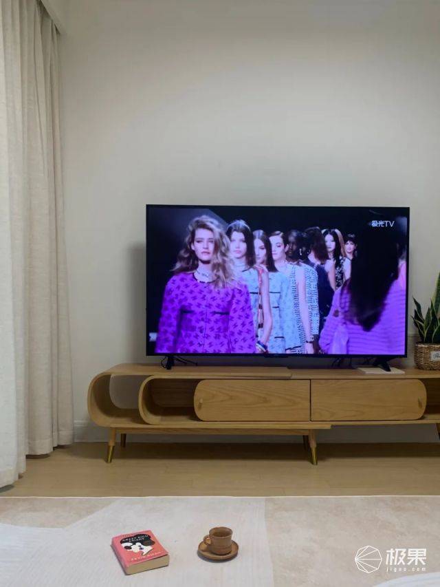 时尚博主的灵感之光！荣耀智慧屏X2：开机秒入画精致度满分