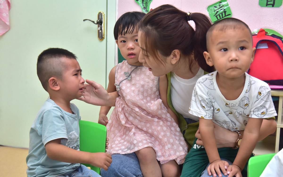 家长|这种“冷暴力”在幼儿园卷土重来，可能孩子正在遭受，父母却不知