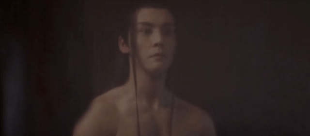 陈伟霆|《斛珠夫人》开播遭吐槽，杨幂状态不佳全靠滤镜，陈伟霆溜肩被嘲