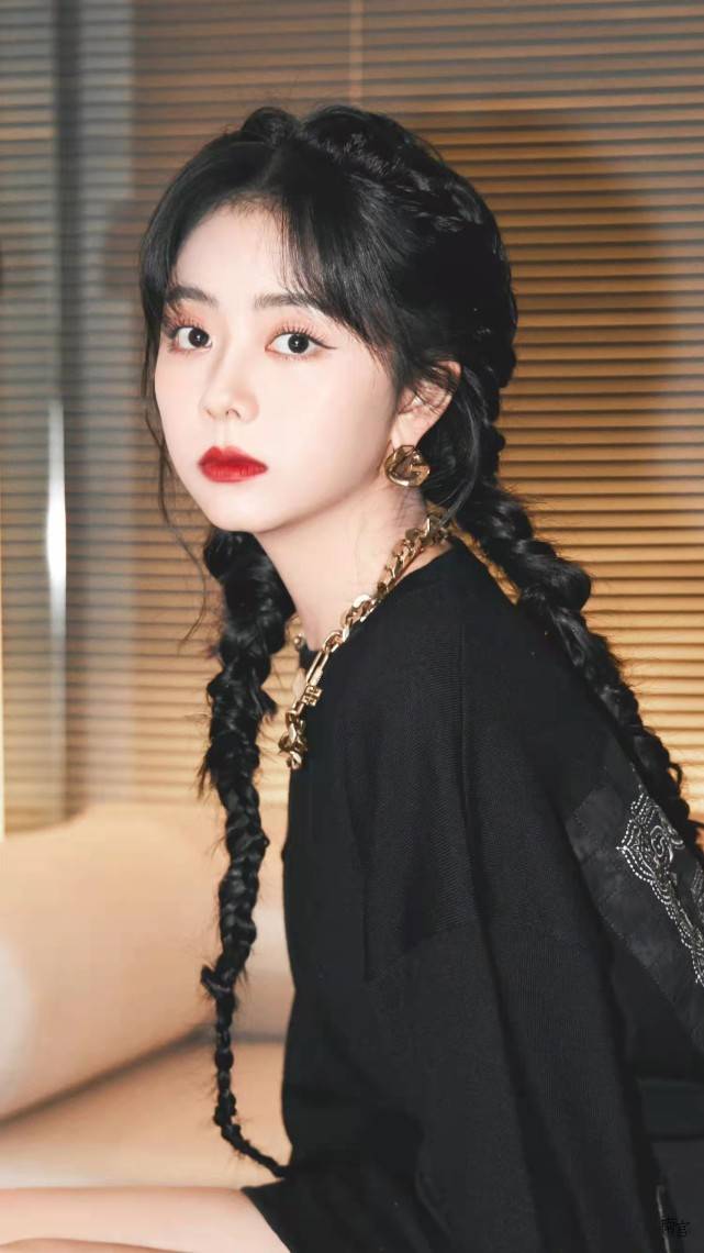 江苏五龙——看百变谭松韵的酷飒妆容!_造型