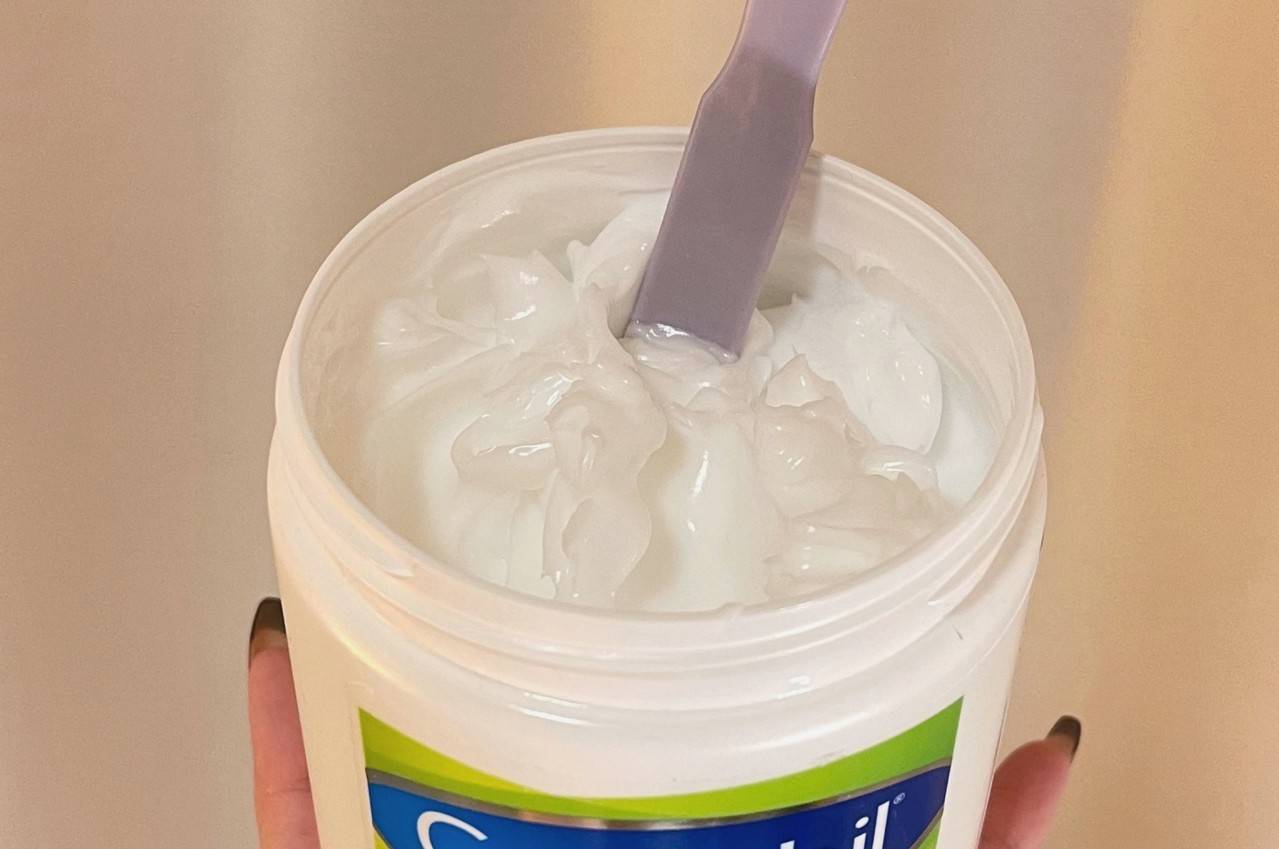 olay9款身体乳孕妈实测：凡士林长毛，olay成分不安全！玉泽味道难闻