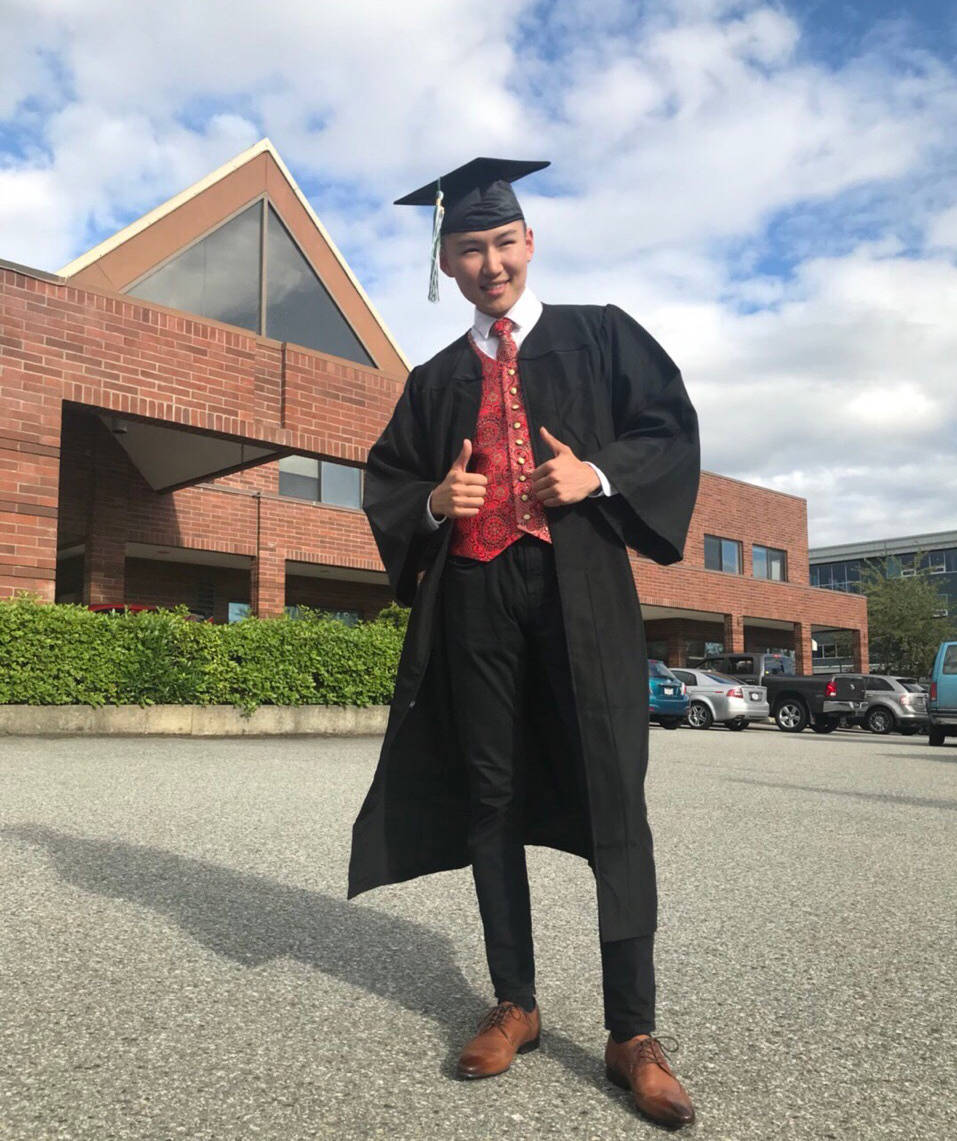 乌达木乌日娜是呀,自己是妈妈,是老师,身上还背负着责任和使命,乌日娜