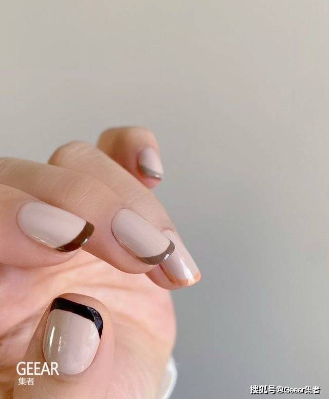 指甲以简约线条和色彩勾勒出令人注目的优雅款式！