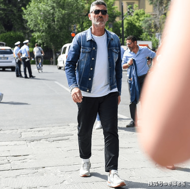 卫衣 男人过了40岁，只穿沉稳的风格？这4款单品让造型时髦减龄