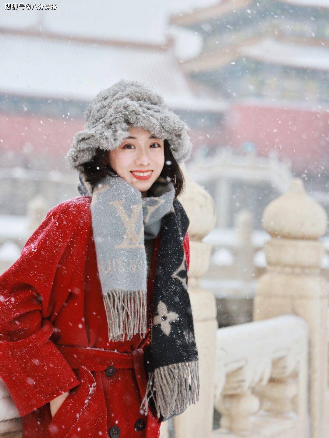 看点 冬天穿大衣，多选这几种颜色，温柔显白又百搭，不管怎么搭都洋气