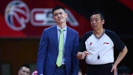辽宁教练组大地震,杨鸣左膀右臂相继离队,这是找人背锅的节奏吗?