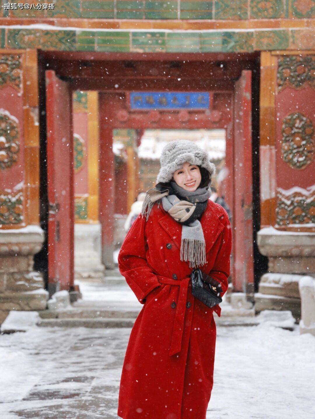 看点 冬天穿大衣，多选这几种颜色，温柔显白又百搭，不管怎么搭都洋气