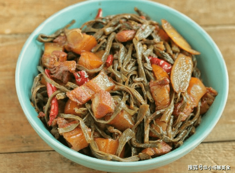 清水|天冷了,家人特馋这个菜,从小吃不腻,简单炖一炖,冬天吃特下饭