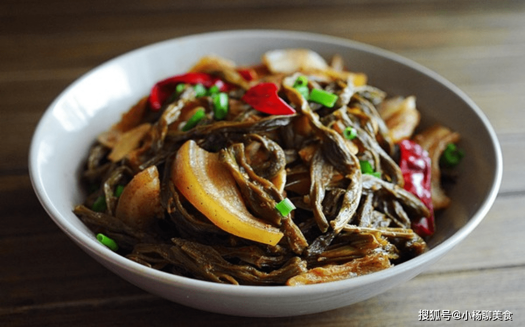 清水|天冷了,家人特馋这个菜,从小吃不腻,简单炖一炖,冬天吃特下饭