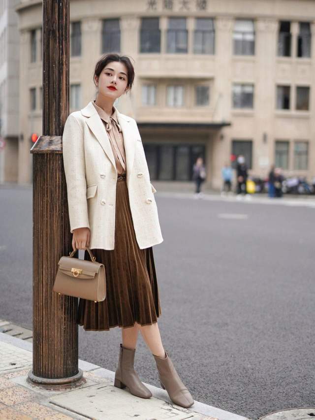 颜色 步入冬季别乱买衣服，试试“毛呢外套”，能让你轻松穿出好气质