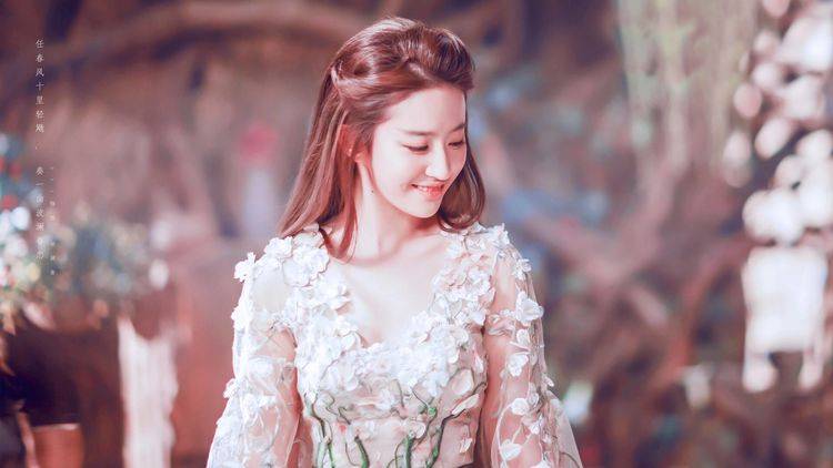 杨颖 4大绝色古装美女，刘亦菲杨颖李沁赵丽颖，你最喜欢谁