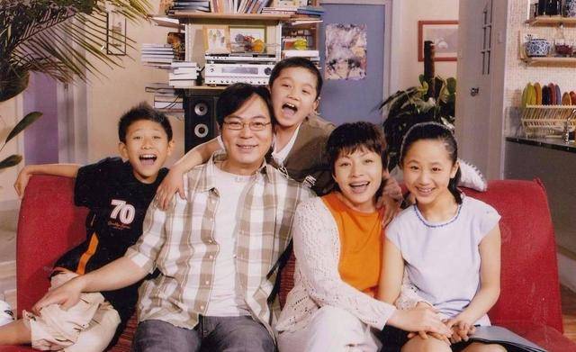 炊事班的故事|不对劲！10年前红极一时的“情景喜剧”，如今为何消失得无影无踪