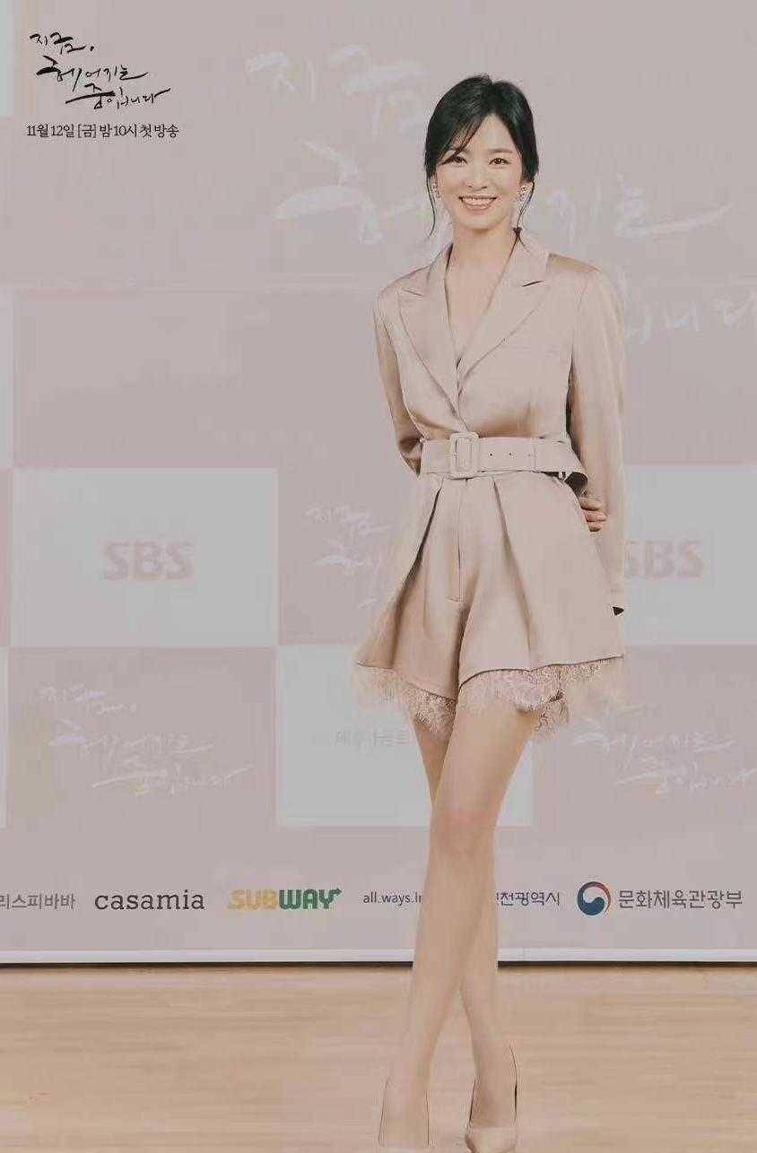 女生 宋慧乔高级感不仅是气质，“穿搭”更重要，难怪她优雅又显嫩