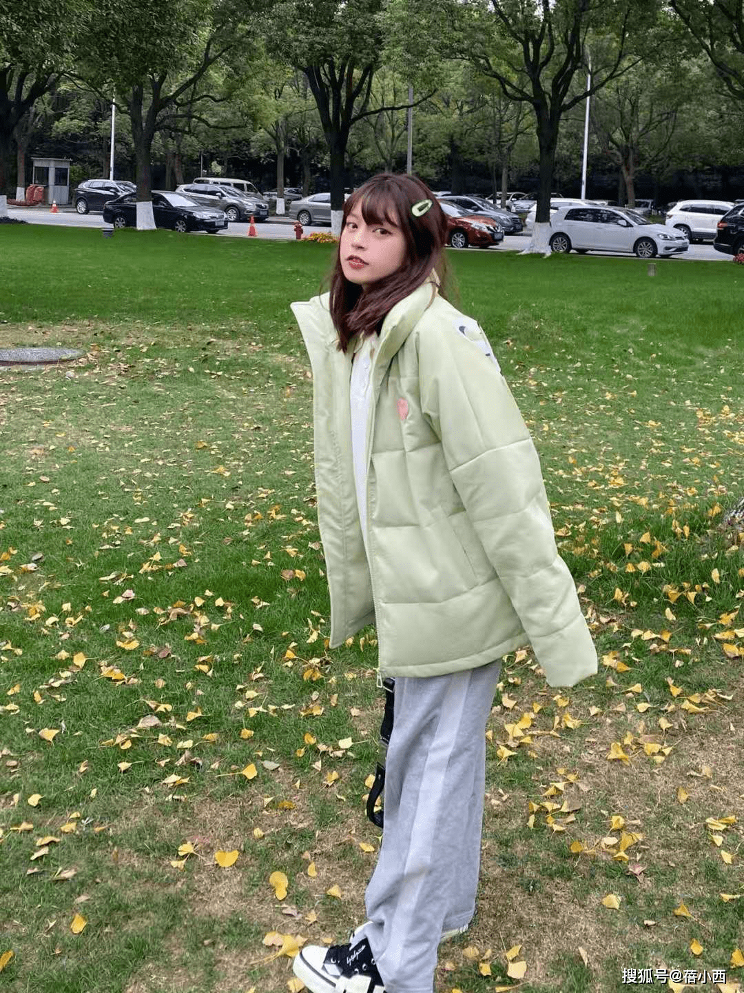 颜色 冬天穿羽绒服不知道选什么颜色？这4种值得一试，一种比一种好看