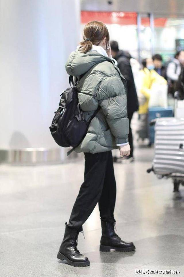 一身 左小青才是真女神！棉服套卫衣难掩气质，容貌身材不像43岁老阿姨