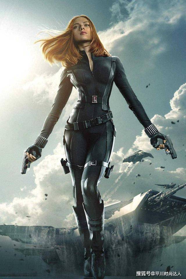 个头 小个子女生怎么穿才显高？看女神斯嘉丽示范，160也能穿出女王范