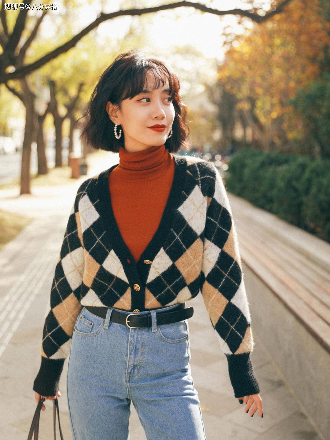 毛衣 冬季就适合穿“法式风毛衣”，这些单品百搭又显气质，美得高级