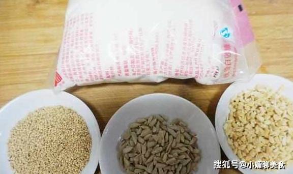 做法|小孩们最爱的小零食，香甜酥脆，做法简单，买袋白糖就能做