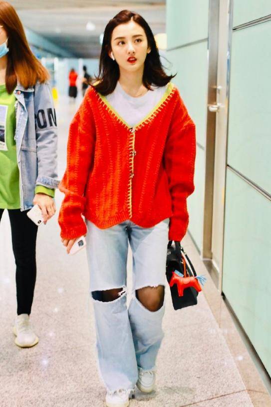 一身 别再穿“阔腿裤”了,烂大街!今年流行的“挖空裤”,清爽又有型