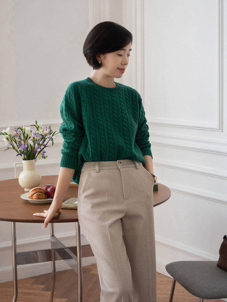 下半身 这个冬天一定要拥有一件羊毛衫,搭配棕色西装裤,简直不要太美