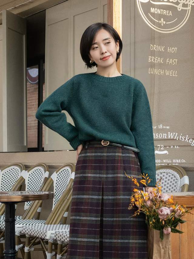 黑色 女人年过40穿衣要体面，为你分享5个实用半身裙，帮你打造好气质