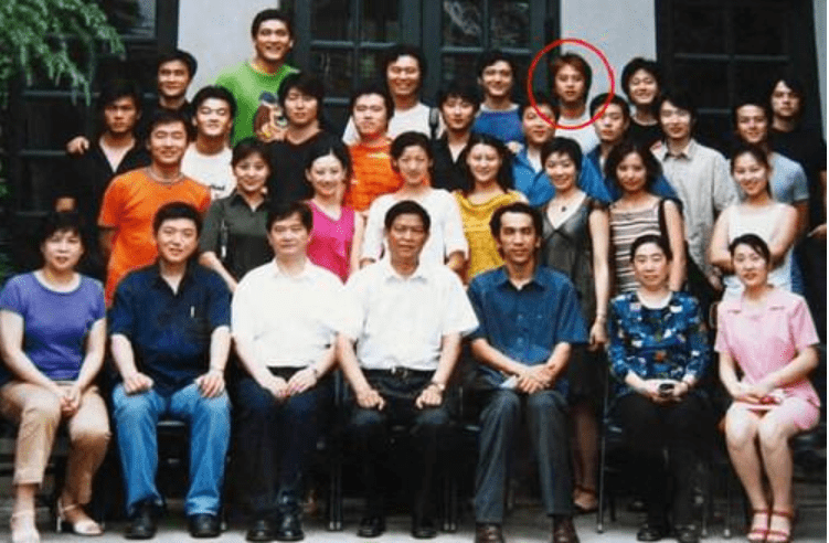 邓超|灾难打不垮的孝子邓超，为了帮父亲和大姐治病疯狂接戏赚钱